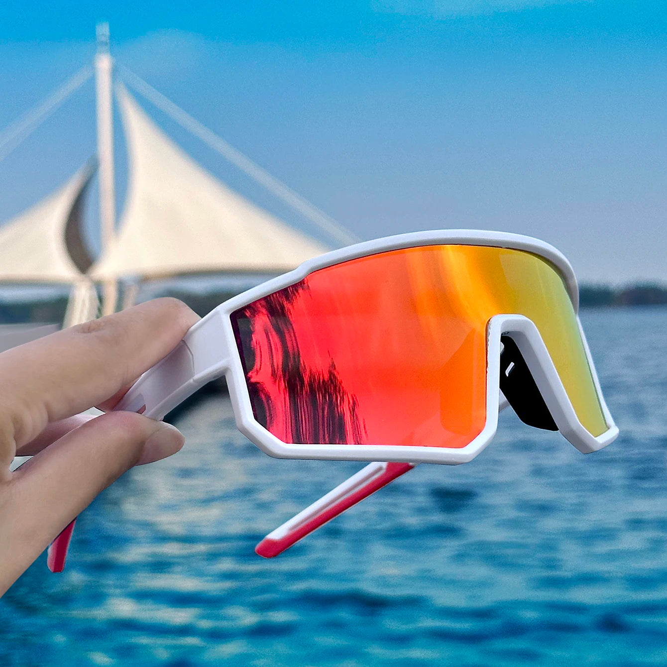 Trendy sunglasses with orange/red mirrored lenses 