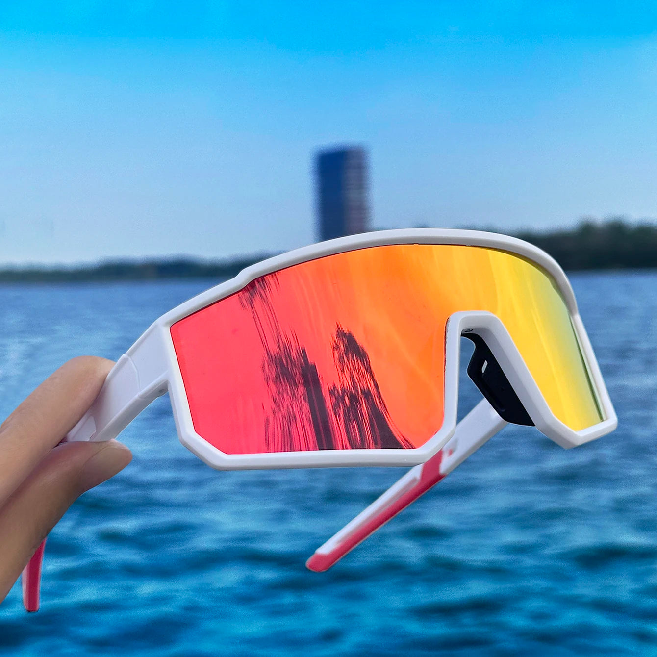 Trendy sunglasses with orange/red mirrored lenses 